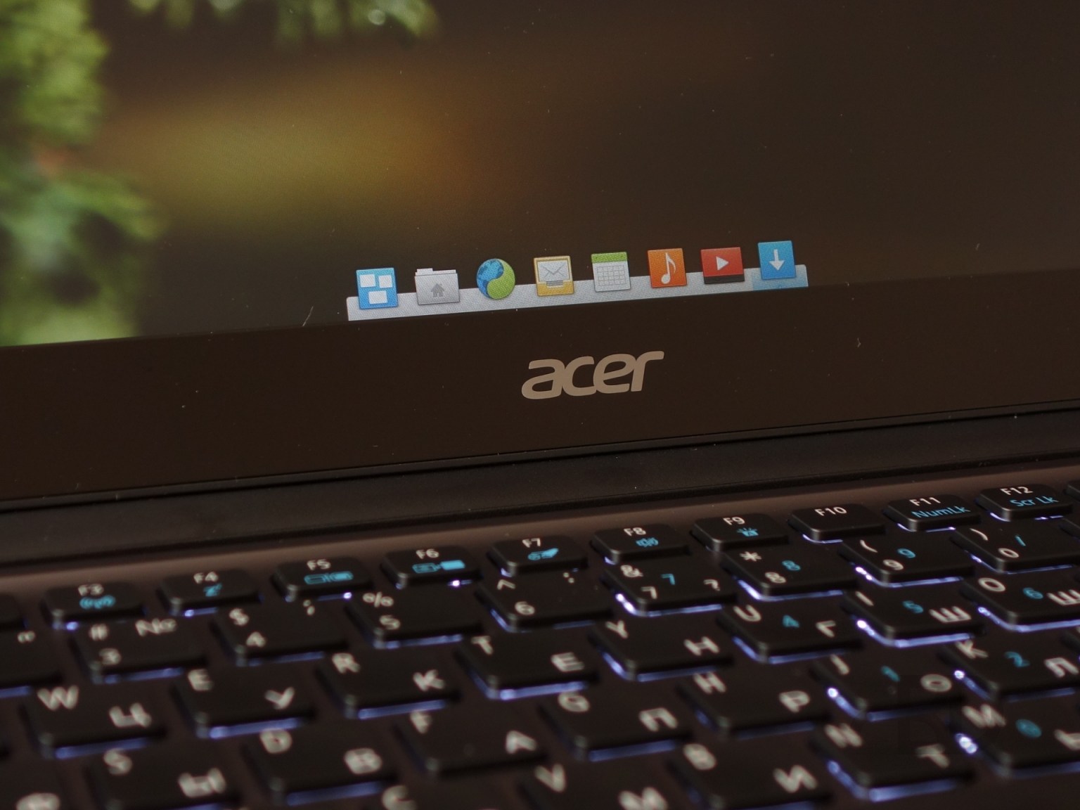 Elementary OS на ноутбуке Acer TMX349-M-535L